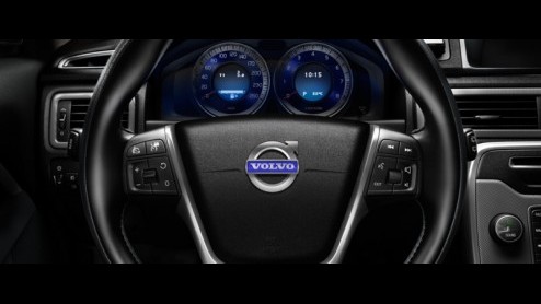 Nu de S60 en V60 bij Volvo zijn vers zijn ingeburgerd laat het merk de S80, V70 en XC70 met hun tijd mee gaan. Het trio krijgt in ieder geval een opgefrist dashboard mee met een nieuwe middentunnel en