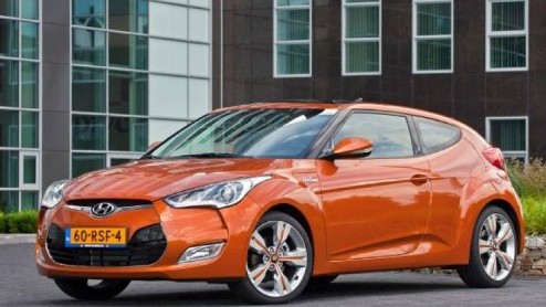 Vrijdag gaan we rijden met de nieuwe Hyundai Veloster. Voorafgaand daaraan doet de importeur nieuwe details uit de doeken en is ook de vanafprijs bekend: 23.995 euro. In alle gevallen is een 1.6 GDI b