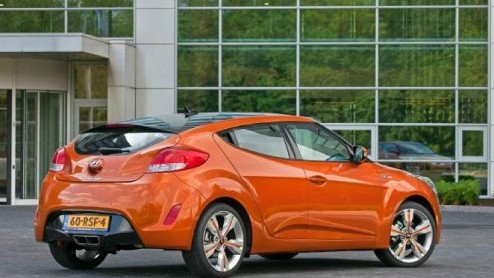 Vrijdag gaan we rijden met de nieuwe Hyundai Veloster. Voorafgaand daaraan doet de importeur nieuwe details uit de doeken en is ook de vanafprijs bekend: 23.995 euro. In alle gevallen is een 1.6 GDI b