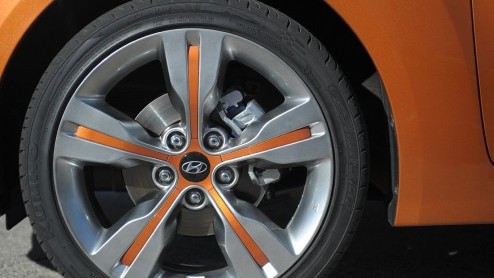 Hyundai introduceert het ene nieuwe model na de ander en wisselt volumemodellen zoals de ix35 en i40 af met sportieve smaakmakers zoals de Genesis Coup. Aan die laatste categorie kan nu ook de Velost
