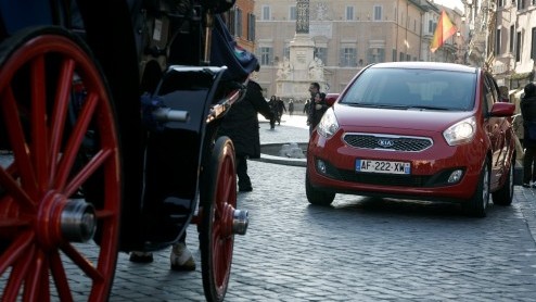 Met ingang van dit jaar introduceert Kia een sterkere dieselmotor voor de Sportage. Ook heeft de Kia Venga met 1.6 liter benzinemotor voortaan een zesbak, waardoor het C-label kan worden gekoppeld aan
