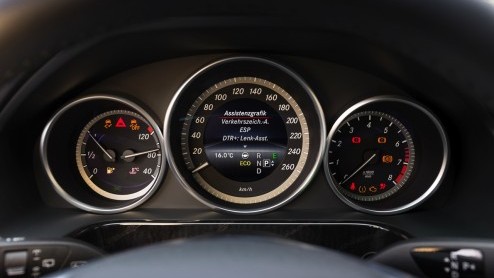 Autotest vernieuwde Mercedes-Benz E-Klasse E250 en E400.
