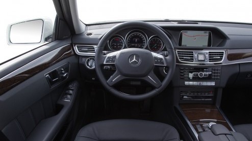 Autotest vernieuwde Mercedes-Benz E-Klasse E250 en E400.