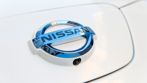 Nissan LEAF op meer dan 100 punten verbeterd. Nu ook aan te schaffen met batterijlease. Prijzen beginnen dan bij 23.980 euro