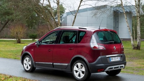 De vernieuwde Renault (Grand) Scnic is leverbaar vanaf 24.990 euro en staat vanaf mei in de showroom.