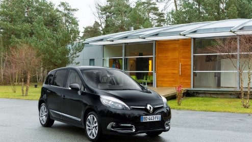 De vernieuwde Renault (Grand) Scnic is leverbaar vanaf 24.990 euro en staat vanaf mei in de showroom.