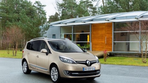 De vernieuwde Renault (Grand) Scnic is leverbaar vanaf 24.990 euro en staat vanaf mei in de showroom.