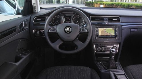 Autotest vernieuwde Skoda Superb 1.4 TSI en Superb Combi 1.8 TSI. Vanaf 29 juni bij de dealer. Prijzen starten bij 27.490 euro.