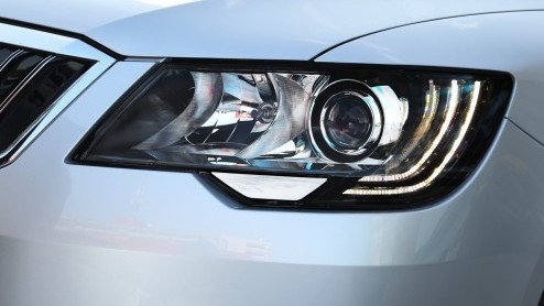 Autotest vernieuwde Skoda Superb 1.4 TSI en Superb Combi 1.8 TSI. Vanaf 29 juni bij de dealer. Prijzen starten bij 27.490 euro.