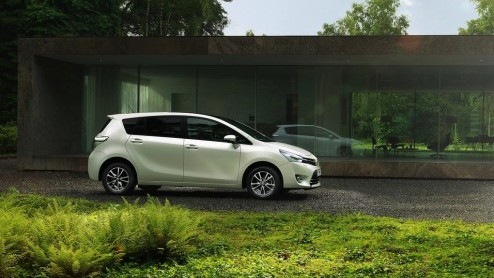 Stapsgewijs geeft Toyota nieuwe informatie over haar modellen vrij. Vandaag komen we meer te weten over de in Parijs gereedstaande Verso facelift, die begin 2013 bij de dealers staat.