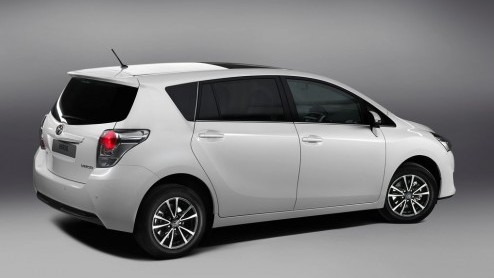 Stapsgewijs geeft Toyota nieuwe informatie over haar modellen vrij. Vandaag komen we meer te weten over de in Parijs gereedstaande Verso facelift, die begin 2013 bij de dealers staat.