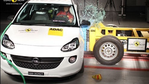 EuroNCAP heeft weer nieuwe modellen aan de tand gevoeld. De Lexus IS 300h scoort vijf sterren, de Opel Adam haalt er vier. Mazda's nieuwe 6 haalt vijf sterren en de Mitsubishi Space Star vier.