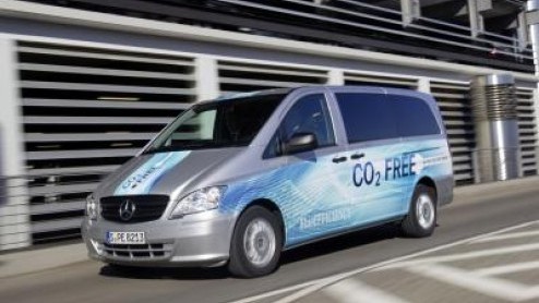 Tussen alle V40's, A3's, A-klasses en F12 Berlinetta's door kwam Mercedes-Benz Vans in Genve met de Vito E-CELL Combi. Na de elektrische Vito bestelwagen is dus nu ook personenvervoer op batterijen m