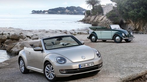 Volkswagen Beetle Cabrio in de showroom vanaf 26.150 euro.
