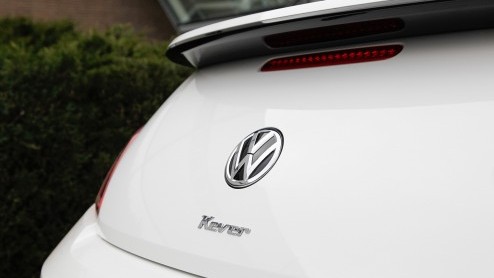 Volkswagen Beetle Cabrio in de showroom vanaf 26.150 euro.