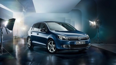 Volkswagen voert actie met de Golf en introduceert de Golf Style. Het actiemodel is gebaseerd op de Trendline en voorzien van extra luxe. Zn debuut als hatchback en Variant vindt plaats op de AutoRAI