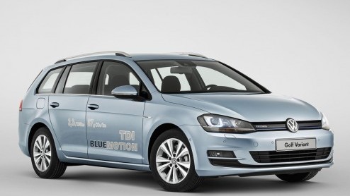 Met een bagagecapaciteit van 605 liter evenaart de nieuwe Volkswagen Golf Variant die van de Passat Variant.
