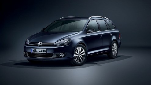 Volkswagen voert actie met de Golf en introduceert de Golf Style. Het actiemodel is gebaseerd op de Trendline en voorzien van extra luxe. Zn debuut als hatchback en Variant vindt plaats op de AutoRAI