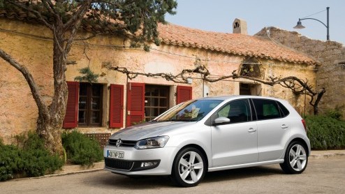Volkswagen heeft de Polo 1.2 Easyline afgeprijsd. De instapper kost tijdelijk slechts 10.990 euro. Daarnaast heeft Volkswagen 150 exemplaren van de Polo BlueMotion Trendline paraat voor 14.990 euro. O