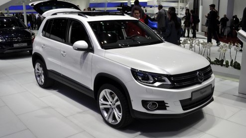 De Autosalon van Genve heeft vandaag zijn deuren voor het grote publiek geopend. AutoVandaag.nl is alvast even een kijkje gaan nemen en we hebben diverse primeurs, bijzondere studiemodellen en aankom