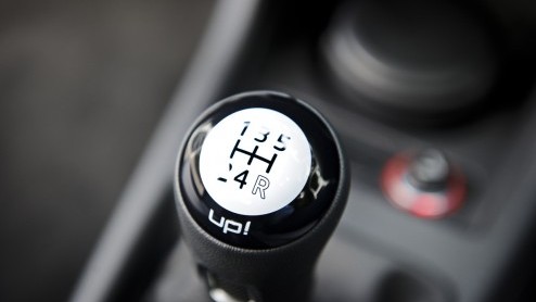 Na het introduceren van de driedeurs Volkswagen Up is het de beurt aan de vijfdeursversie. Omdat twee extra portieren an sich weinig aanleiding geven voor een nieuwe rijtest, nemen we Up-jes onder de