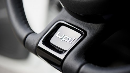 Na het introduceren van de driedeurs Volkswagen Up is het de beurt aan de vijfdeursversie. Omdat twee extra portieren an sich weinig aanleiding geven voor een nieuwe rijtest, nemen we Up-jes onder de