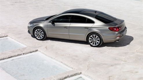 We zaten er al op te wachten en nu is het een feit. Volkswagen presenteert in Detroit de Passat CC. Deze elegante coup wordt boven de Sedan en Variant gepositioneerd en meet ook een klein maatje meer
