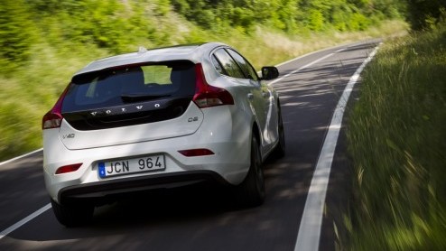 De Volvo S40 en V50 lopen op hun laatste benen maar opvolging is onderweg, want het is de nieuwe V40 die het stokje mag gaan overnemen. Als vijfdeurs hatchback staat de nieuwe Zweed direct tegenover d