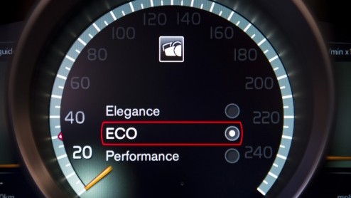 De Volvo S40 en V50 lopen op hun laatste benen maar opvolging is onderweg, want het is de nieuwe V40 die het stokje mag gaan overnemen. Als vijfdeurs hatchback staat de nieuwe Zweed direct tegenover d