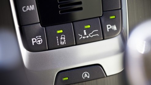 De Volvo S40 en V50 lopen op hun laatste benen maar opvolging is onderweg, want het is de nieuwe V40 die het stokje mag gaan overnemen. Als vijfdeurs hatchback staat de nieuwe Zweed direct tegenover d