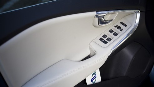 De Volvo S40 en V50 lopen op hun laatste benen maar opvolging is onderweg, want het is de nieuwe V40 die het stokje mag gaan overnemen. Als vijfdeurs hatchback staat de nieuwe Zweed direct tegenover d