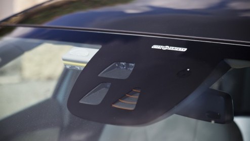 De Volvo S40 en V50 lopen op hun laatste benen maar opvolging is onderweg, want het is de nieuwe V40 die het stokje mag gaan overnemen. Als vijfdeurs hatchback staat de nieuwe Zweed direct tegenover d