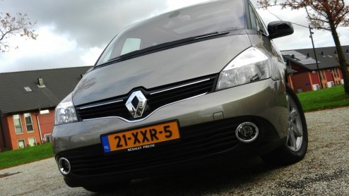 Het segment van de grote MPV's is de laatste jaren consistent; het aantal modellen is op n hand te tellen en daar verandert weinig in. De huidige generatie Renault Espace gaat na tien jaar de vierde