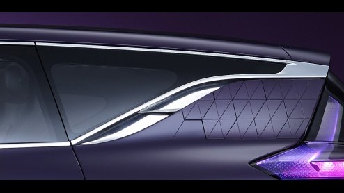 De nieuwe Renault Espace ziet al een beetje het licht als Initiale Paris Concept. Hij toont zich excentriek met 22 inch wielen maar is onder de kap bescheiden door nieuwe dCi 130 pk diesel met 400 Nm.
