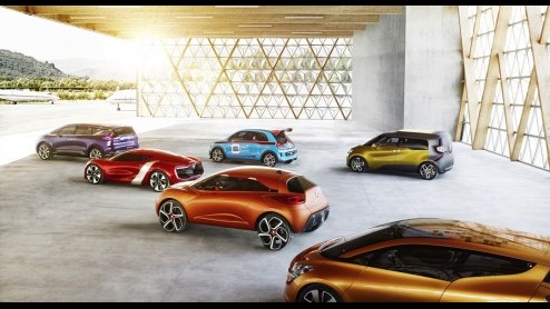 De nieuwe Renault Espace ziet al een beetje het licht als Initiale Paris Concept. Hij toont zich excentriek met 22 inch wielen maar is onder de kap bescheiden door nieuwe dCi 130 pk diesel met 400 Nm.