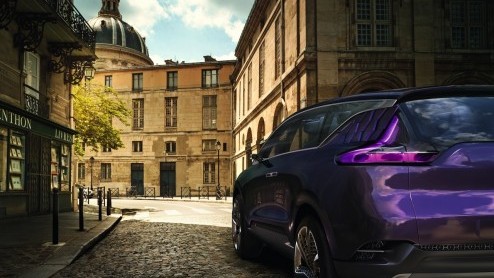 De nieuwe Renault Espace ziet al een beetje het licht als Initiale Paris Concept. Hij toont zich excentriek met 22 inch wielen maar is onder de kap bescheiden door nieuwe dCi 130 pk diesel met 400 Nm.