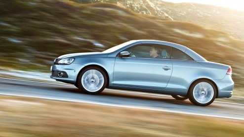 We wisten al dat Volkswagen de Eos ging vernieuwen. Nu meldt de importeur dat de tweedeurscabriolet in het nieuw te bestellen is vanaf 33.900 euro.