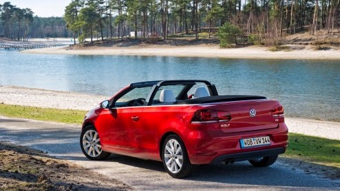 Met 1 april in aantocht heeft Volkswagen iets leuks bedacht; een rolbeugel voor de Golf Cabriolet! Volgens de importeur is het een populaire klantenwens die nu in vervulling gaat....