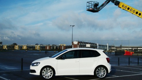 Kunnen sportief en bewust rijden samengaan? Dat is de vraag die menigeen zich stelt en die Volkswagen exact zo verwoordt in zijn folder van de Polo BlueGT. In dit geval dus een combinatie van het zuin