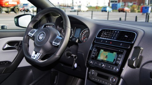 Kunnen sportief en bewust rijden samengaan? Dat is de vraag die menigeen zich stelt en die Volkswagen exact zo verwoordt in zijn folder van de Polo BlueGT. In dit geval dus een combinatie van het zuin