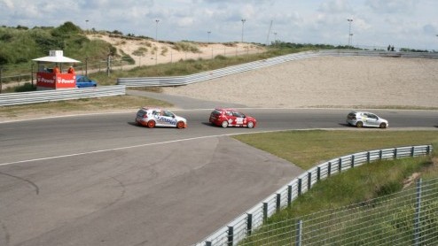 Dit weekend was Autovandaag in de duinen van Zandvoort bij het super racing weekend. Dit op uitnodiging van DPA DB Motorsport dat met vier autos deelneemt aan de Golf Endurance Cup. De populairste ra