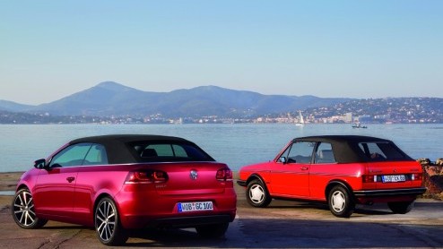 Even leek het erop alsof de Volkswagen Eos voorgoed de plaats van de Golf Cabriolet had ingenomen. Niets blijkt minder waar: de zomerse Golf is terug! Eind augustus gaan de eerste exemplaren de weg op