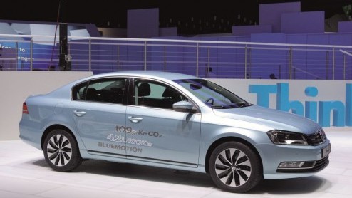 De Volkswagen Passat TDI BlueMotion Technology kon nog een tikkie zuiniger. Na diverse ingrepen is een tot 109 gram CO2 verlaagde uitstoot een feit. De nieuwe variant heet weer Passat BlueMotion en vo
