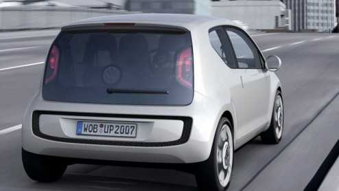 Volkswagen heeft op de IAA Frankfurt de concept Up! getoond. Oude tijden herleven, want dit kleine stadskarretje heeft de motor achterin liggen, net als bij de Kever. Een kleine auto voor een fijne pr