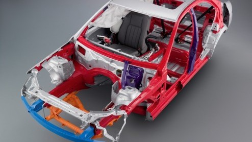 Het is duidelijk. De nieuwe Mercedes E-Klasse laat niet lang op zich wachten. Naast verfijnde techniek en luxe innovaties draait het in deze zakensedan nog meer om veiligheid dan ooit, met het voorkom