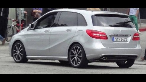 De nieuwe Mercedes B-Klasse is binnenkort een feit. Na spionagebeelden en een niets-verhullende foto laten de Duitsers nu zelf details los. Ruimte, veiligheid en high-tech techniek staat centraal.