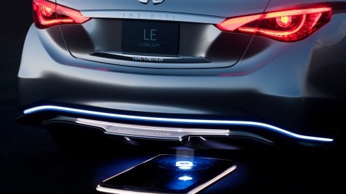 Dit is de nieuwste aanwinst bij Infiniti, de Infiniti LE Concept. Weliswaar een studiemodel, maar daar blijft het niet bij. In 2014 gaat de elektrisch aangedreven luxe-sedan in productie.