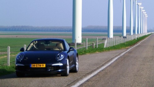In de 49 jaar van zijn bestaan heeft de Porsche 911 een enorme evolutie meegemaakt, maar zijn ware aard is nooit veranderd. Wel is hij  en dat gebeurt wel meer bij het klimmen der jaren  steeds vrie