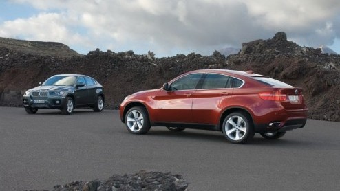 De nieuwe BMW X6 is een feit. We zagen deze auto als studiemodel in Frankfurt, maar nu is deze Sports Activity Coup een feit. Het verrassende design en de toepassing van turbomotoren maakt indruk.
