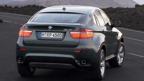 De nieuwe BMW X6 is een feit. We zagen deze auto als studiemodel in Frankfurt, maar nu is deze Sports Activity Coup een feit. Het verrassende design en de toepassing van turbomotoren maakt indruk.